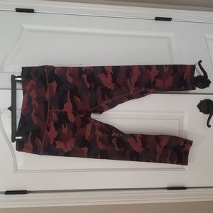 NWT Lululemon Size 14 Wunder Train HR Crop 23"